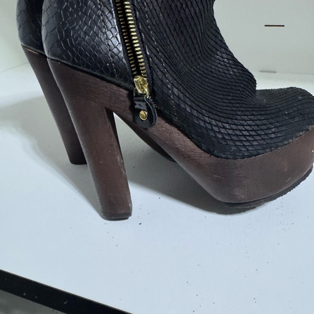 Ankle boots